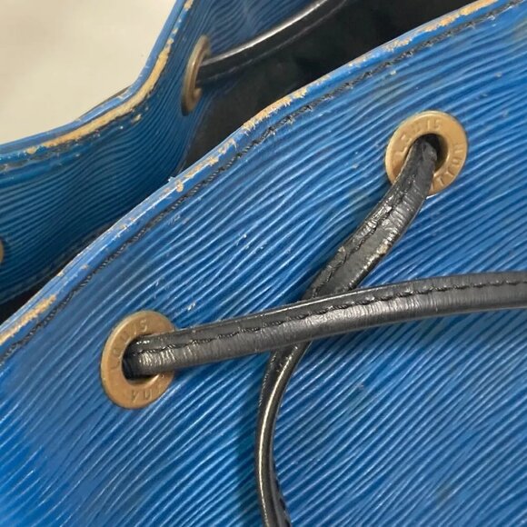 LOUIS VUITTON Epi Petit Noe drawstring Bicolor Shoulder Bag - Picture 8 of 16